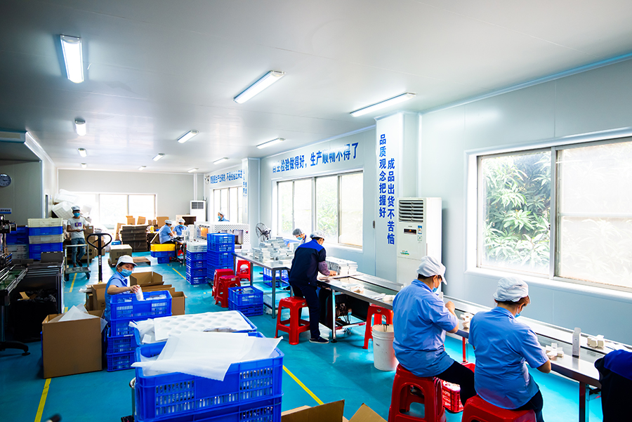 化妆品加工工厂.jpg 化妆品加工工厂.jpg